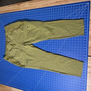 Athleta Chartreuse Headlands Hybrid Cargo Tights